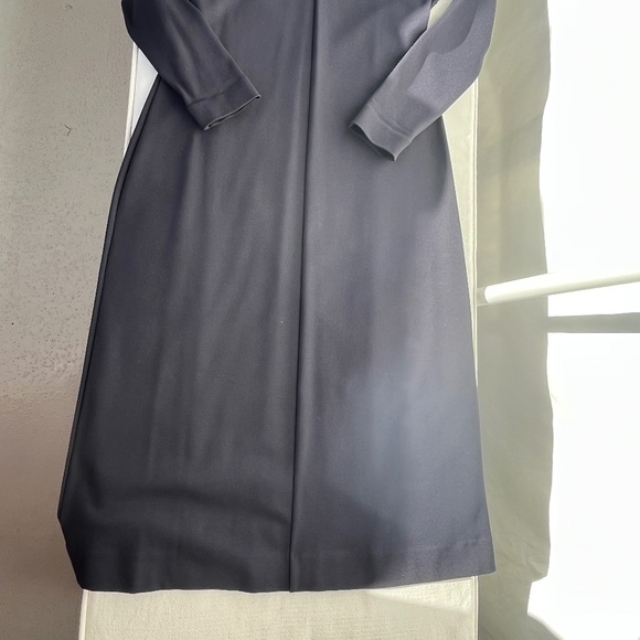 COS (XS) navy blue long-sleeve midi-dress with V-neck and zipper-back, like new. - Picture 7 of 16